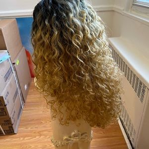 Beautiful curly Blonde hair wig laces front middle part 30”